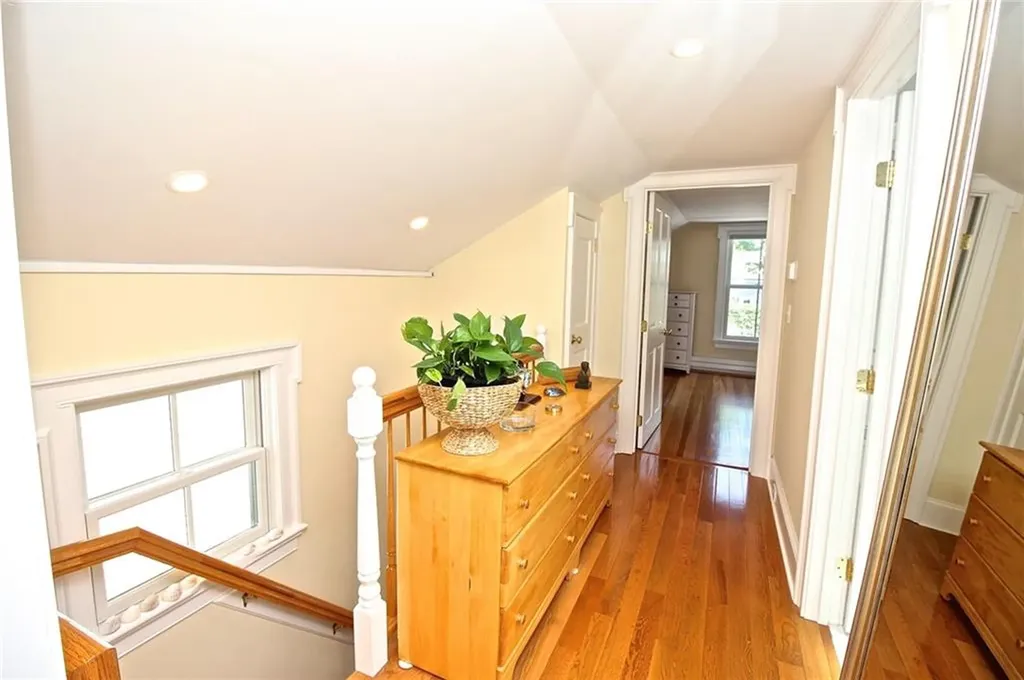 105 John Street Newport RI 02840