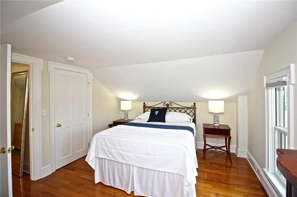 105 John Street Newport RI 02840