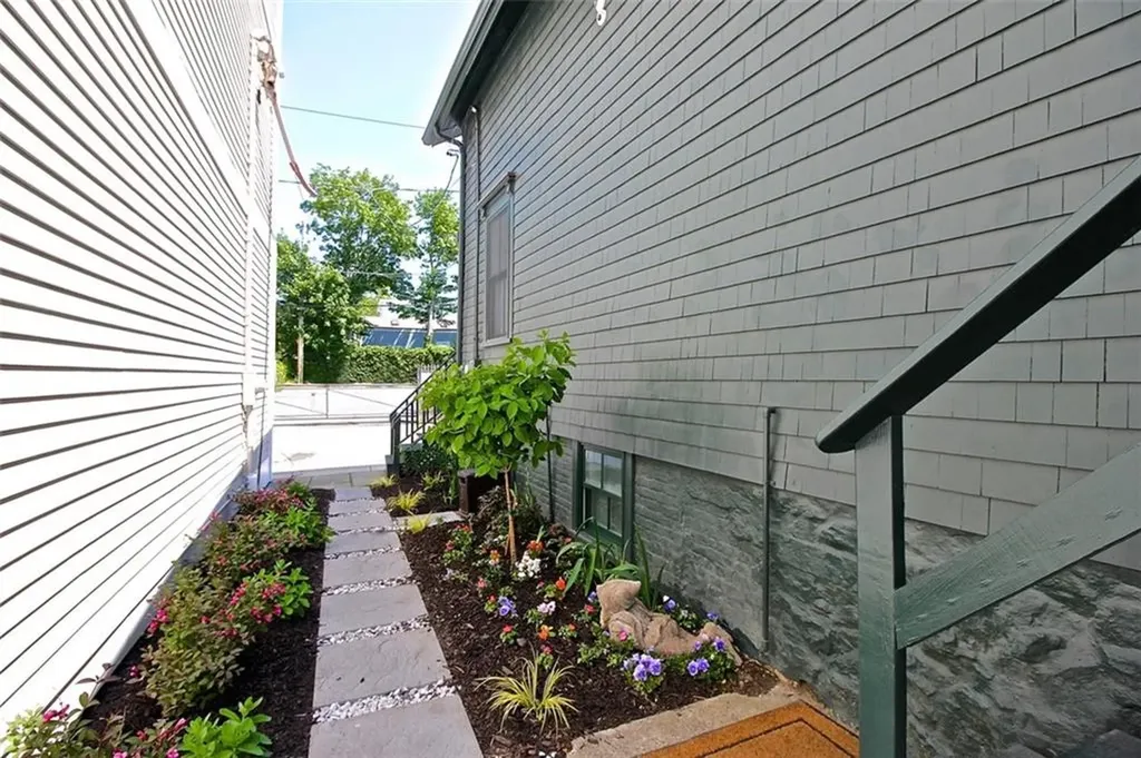105 John Street Newport RI 02840