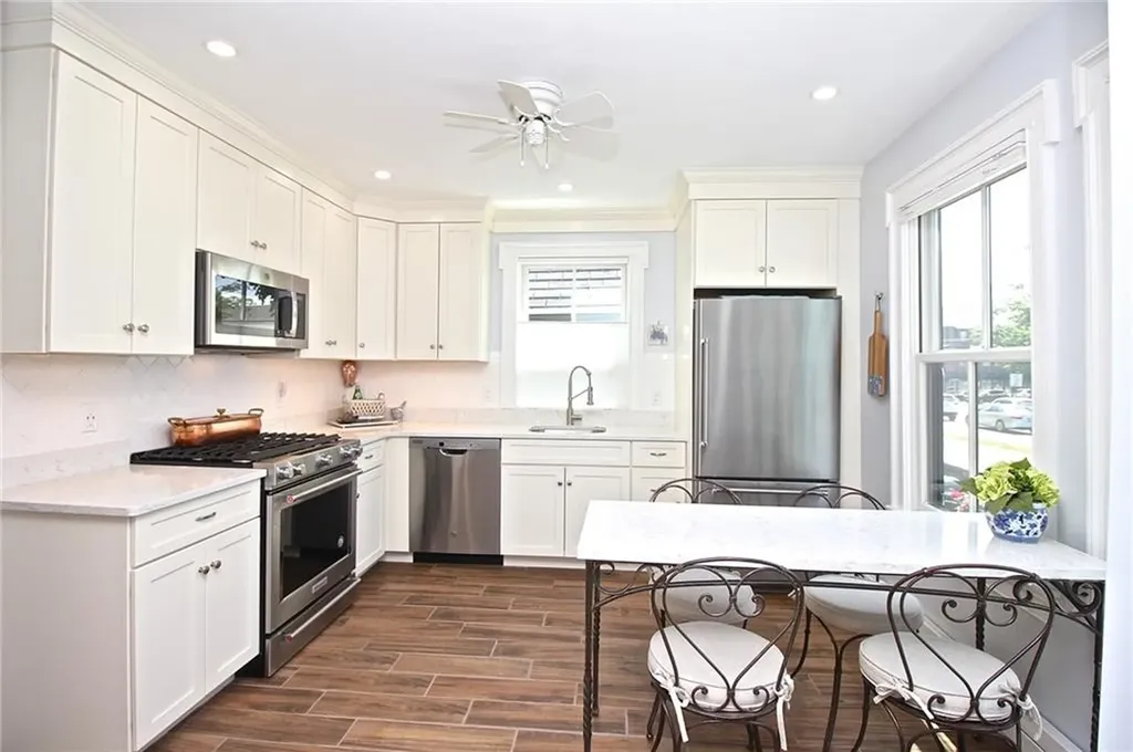105 John Street Newport RI 02840