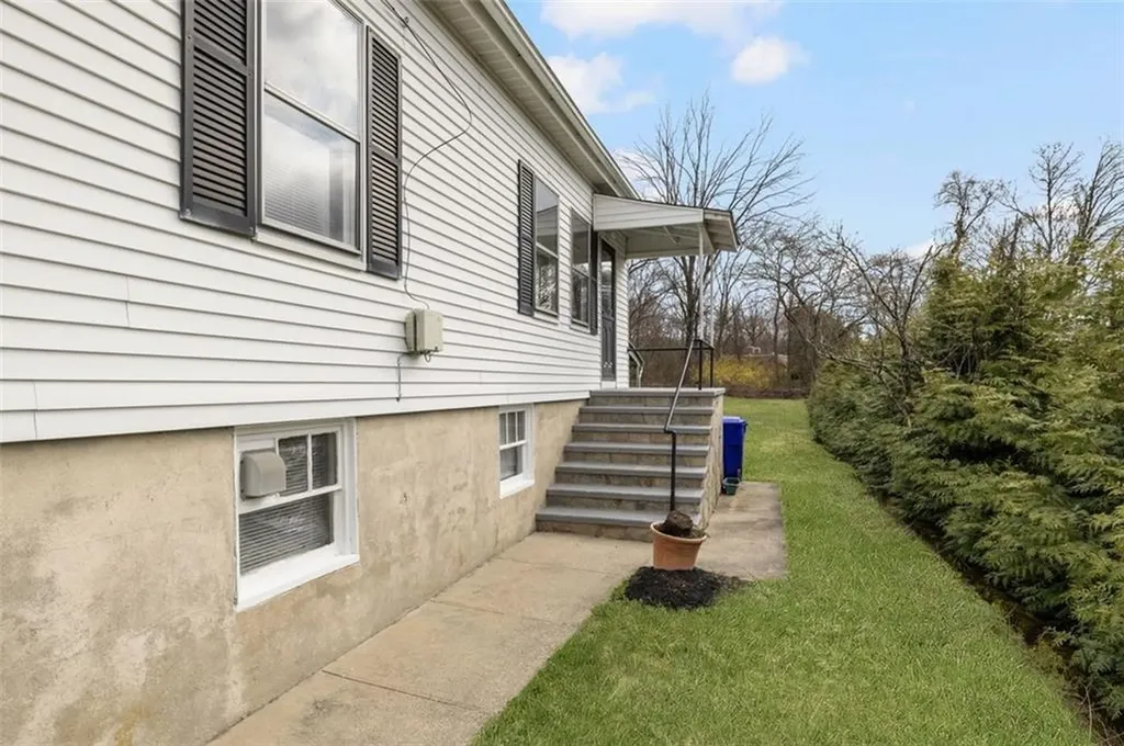 93 Harding Street West Warwick RI 02893