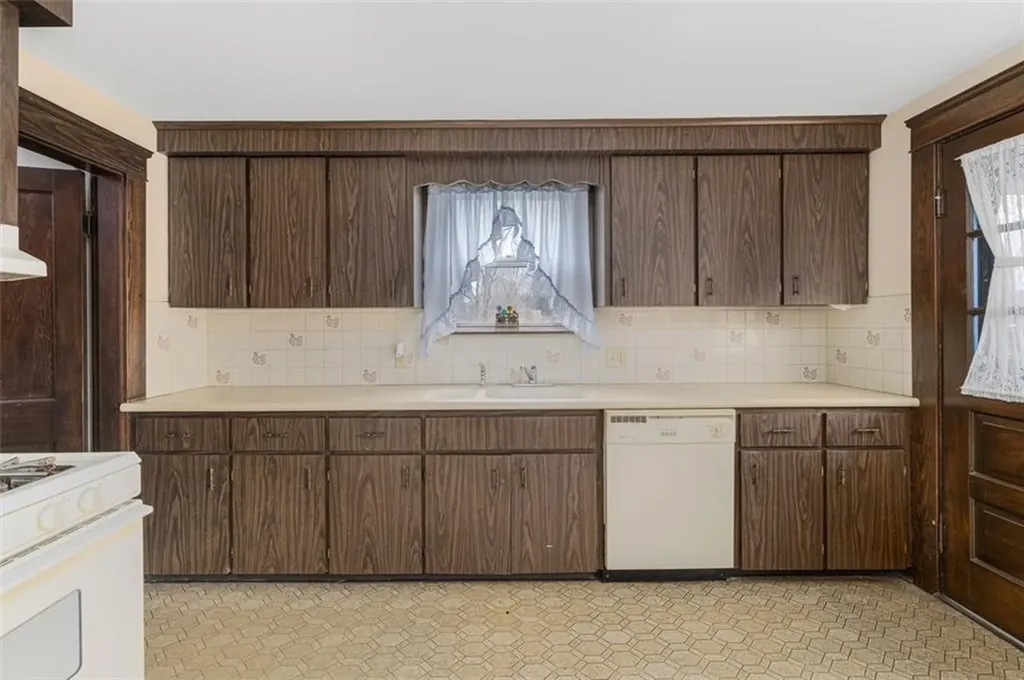 93 Harding Street West Warwick RI 02893