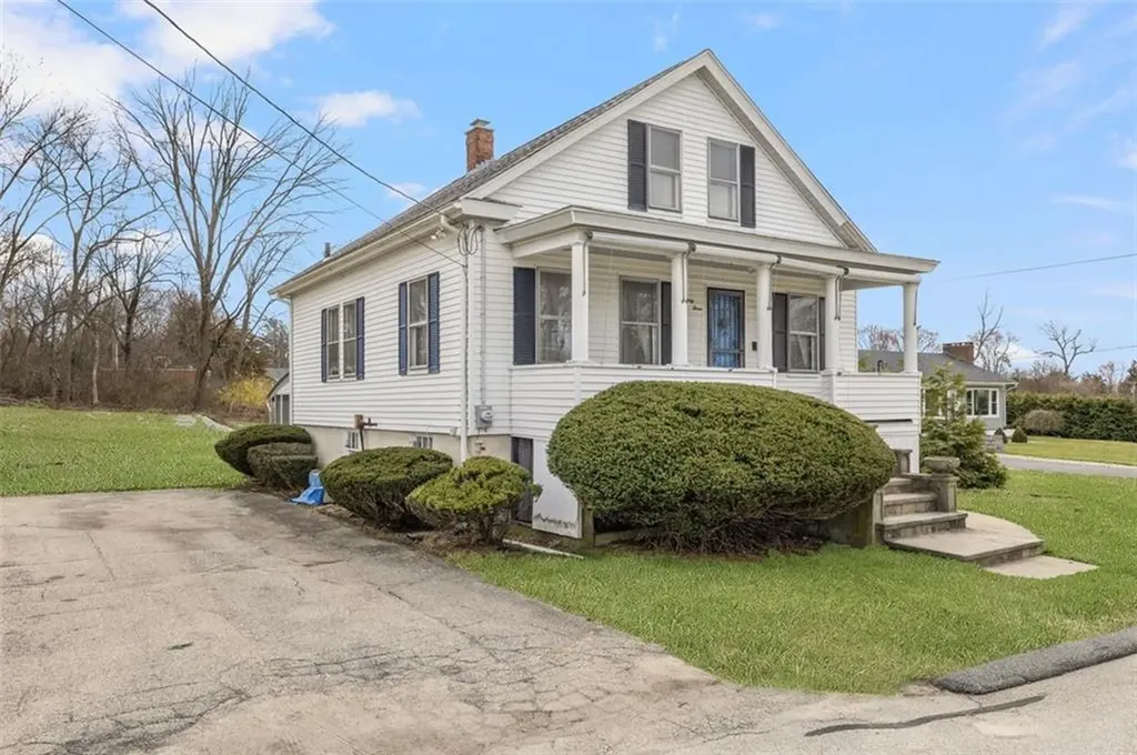 93 Harding Street West Warwick RI 02893