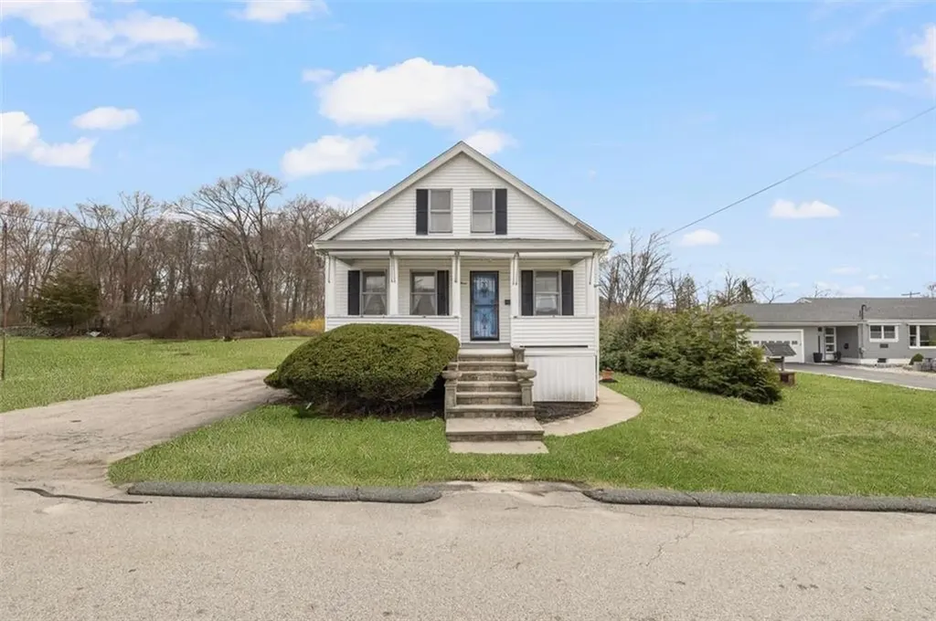 93 Harding Street West Warwick RI 02893