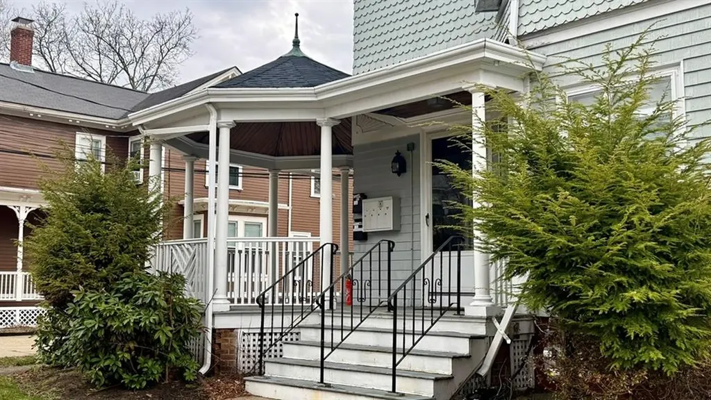 209 Cottage Street Pawtucket RI 02860