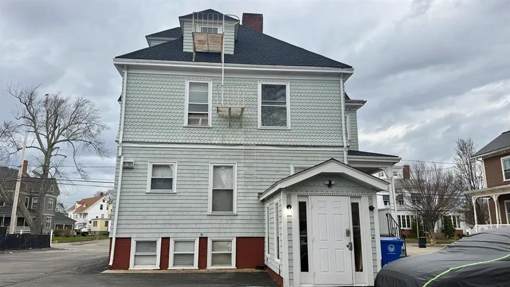 209 Cottage Street Pawtucket RI 02860