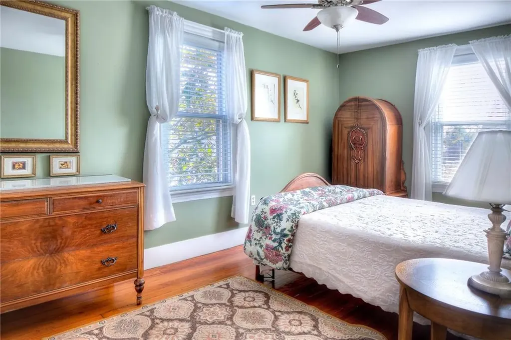 98 100 John Street Newport RI 02840