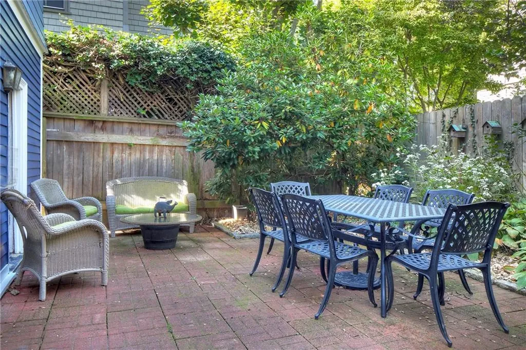 98 100 John Street Newport RI 02840
