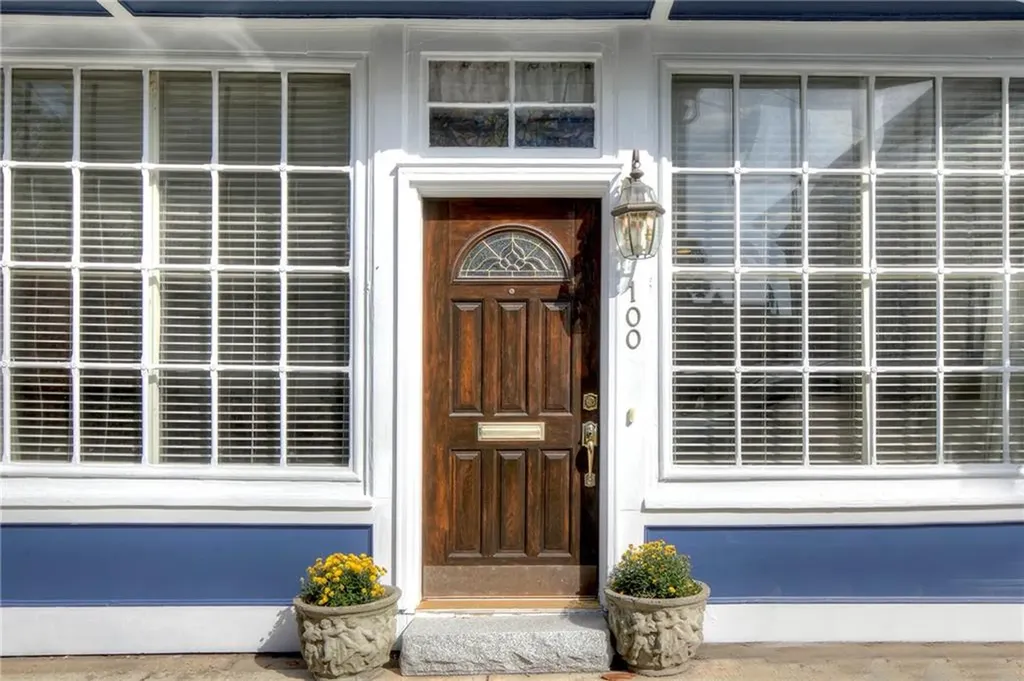 98 100 John Street Newport RI 02840