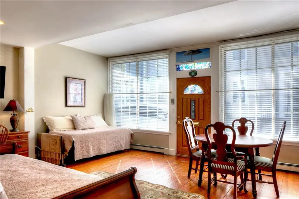 98 100 John Street Newport RI 02840
