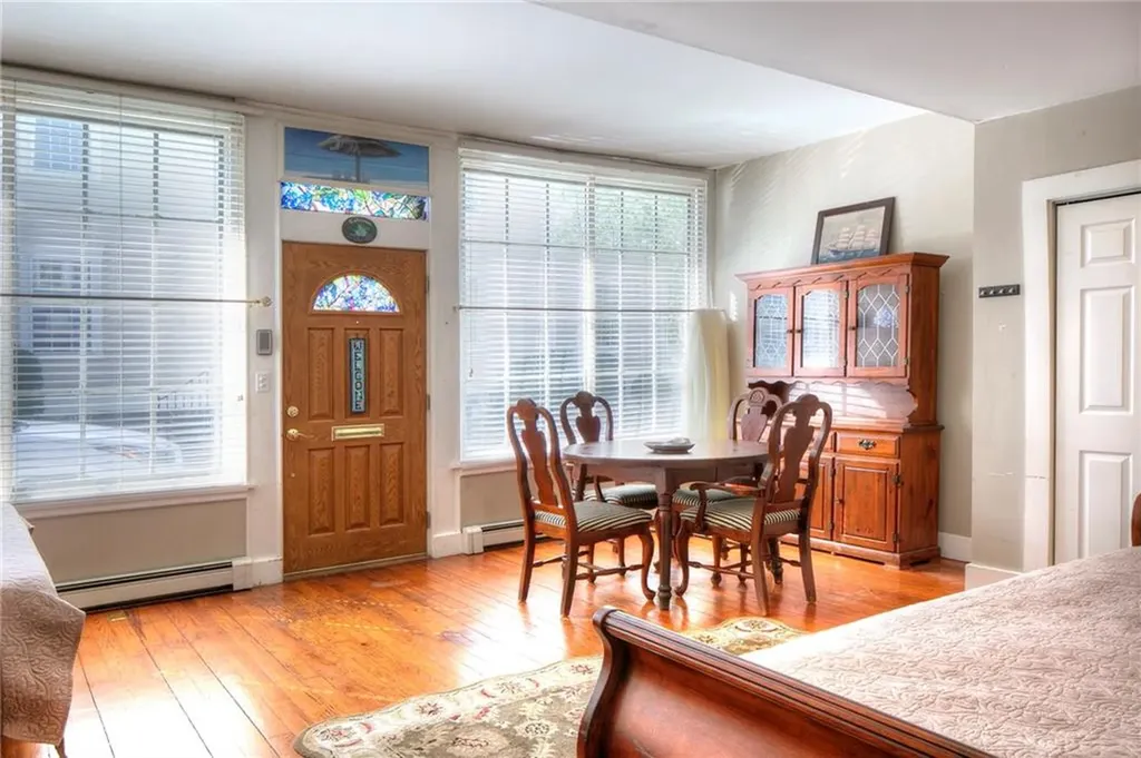 98 100 John Street Newport RI 02840
