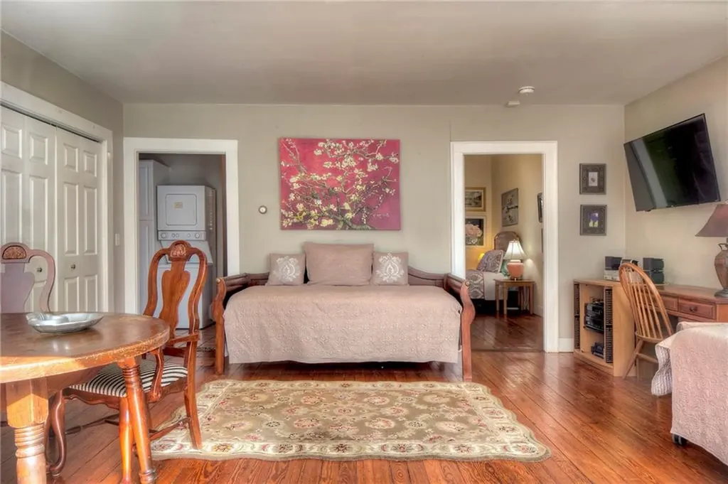 98 100 John Street Newport RI 02840