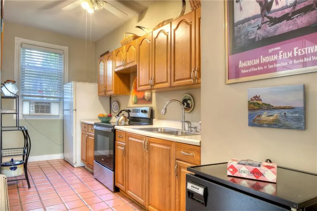 98 100 John Street Newport RI 02840
