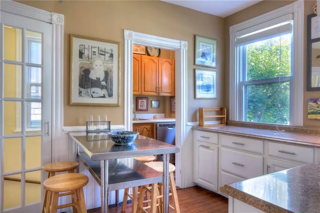 98 100 John Street Newport RI 02840