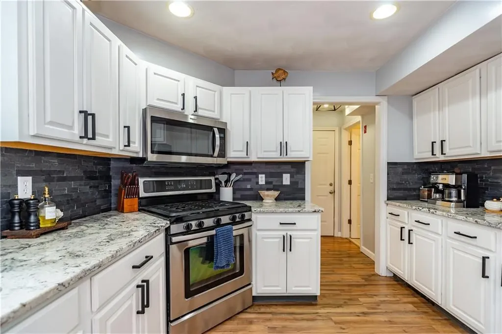 195 Oakland Beach Avenue Warwick RI 02889