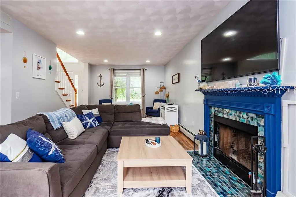 195 Oakland Beach Avenue Warwick RI 02889