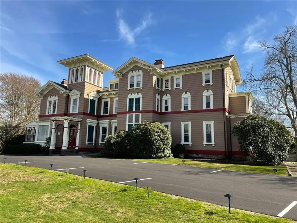 97 Narragansett Avenue Newport RI 02840