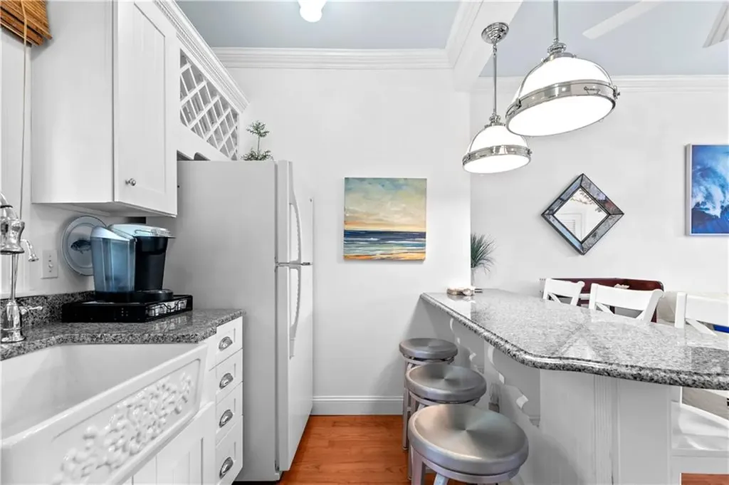 97 Narragansett Avenue Newport RI 02840