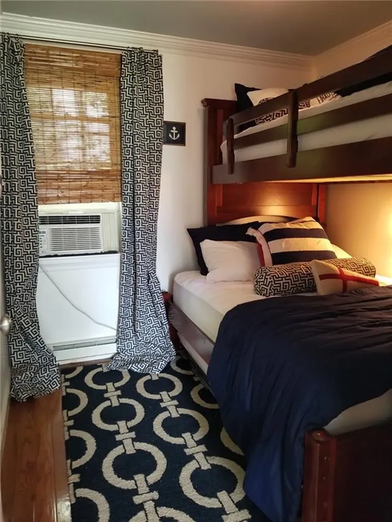 97 Narragansett Avenue Newport RI 02840