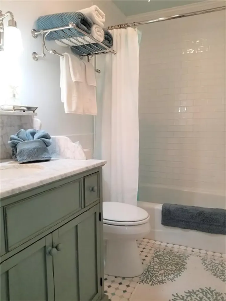 97 Narragansett Avenue Newport RI 02840
