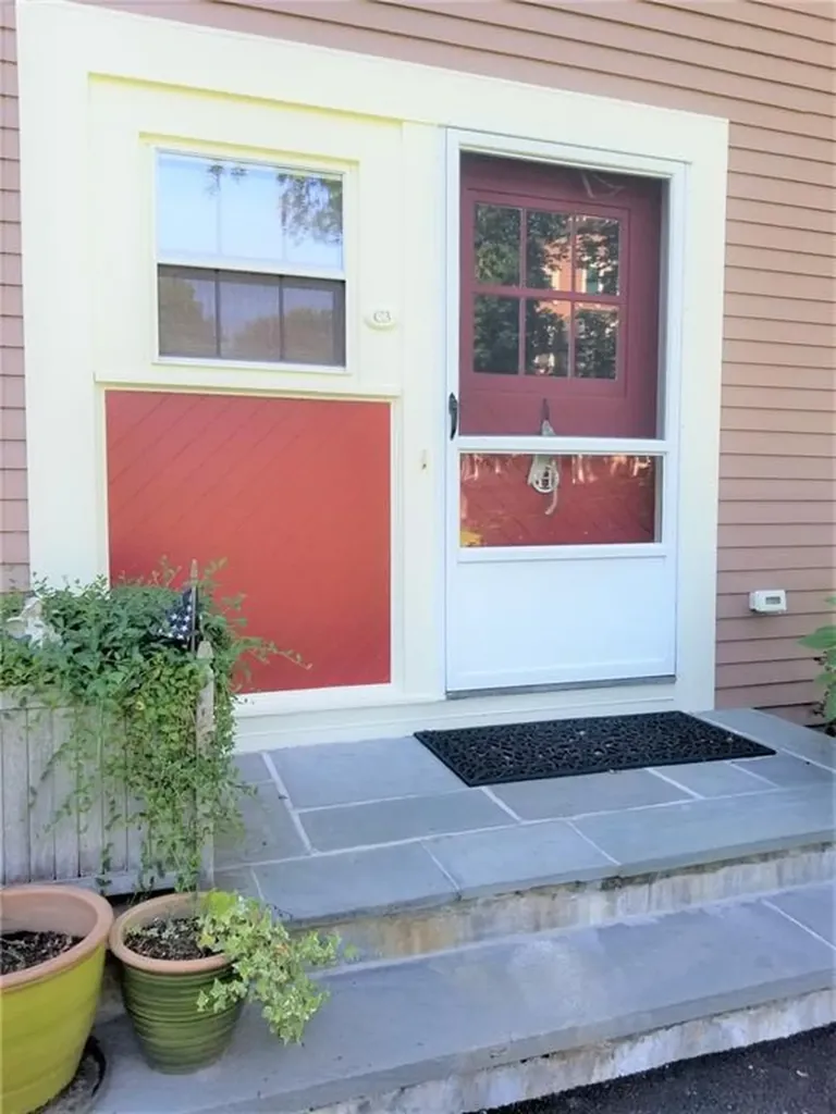 97 Narragansett Avenue Newport RI 02840