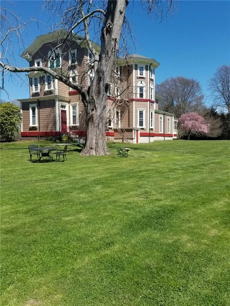 97 Narragansett Avenue Newport RI 02840