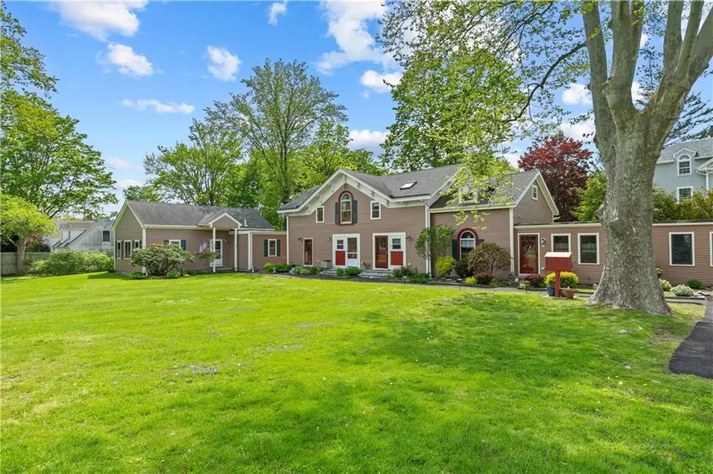 97 Narragansett Avenue Newport RI 02840