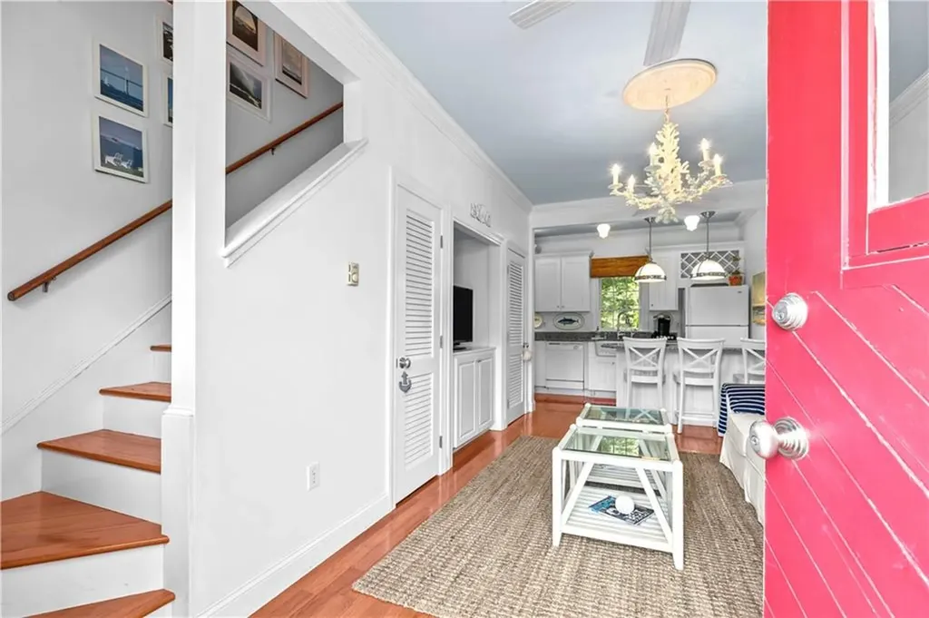 97 Narragansett Avenue Newport RI 02840