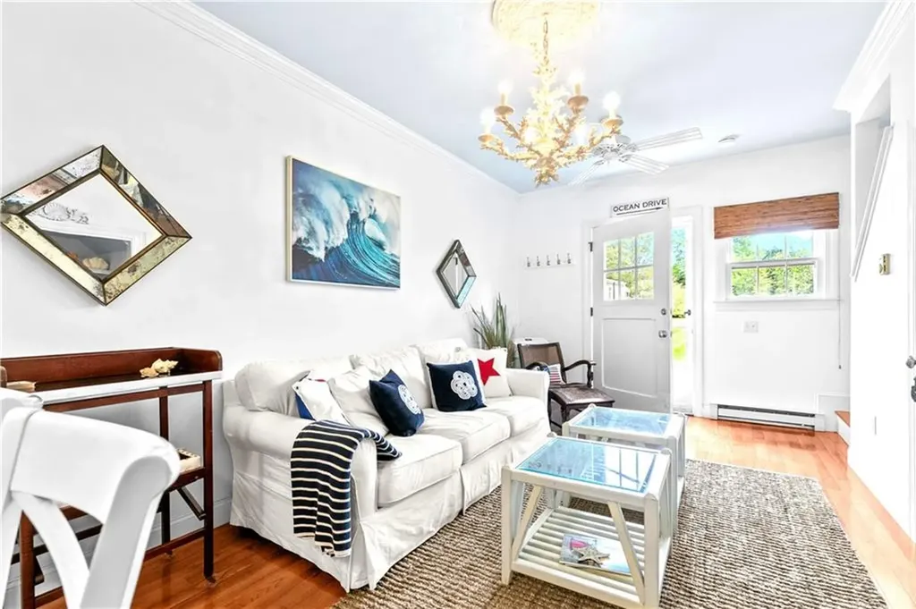 97 Narragansett Avenue Newport RI 02840