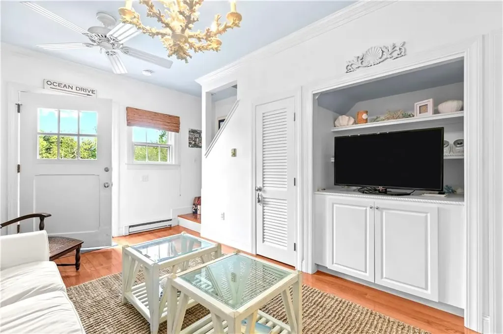 97 Narragansett Avenue Newport RI 02840