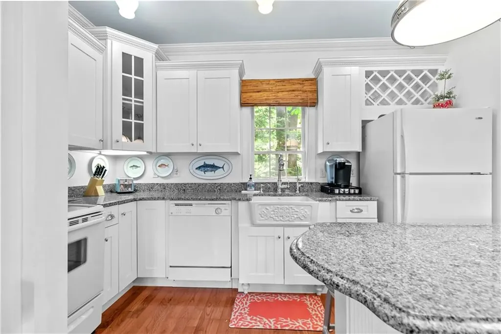 97 Narragansett Avenue Newport RI 02840
