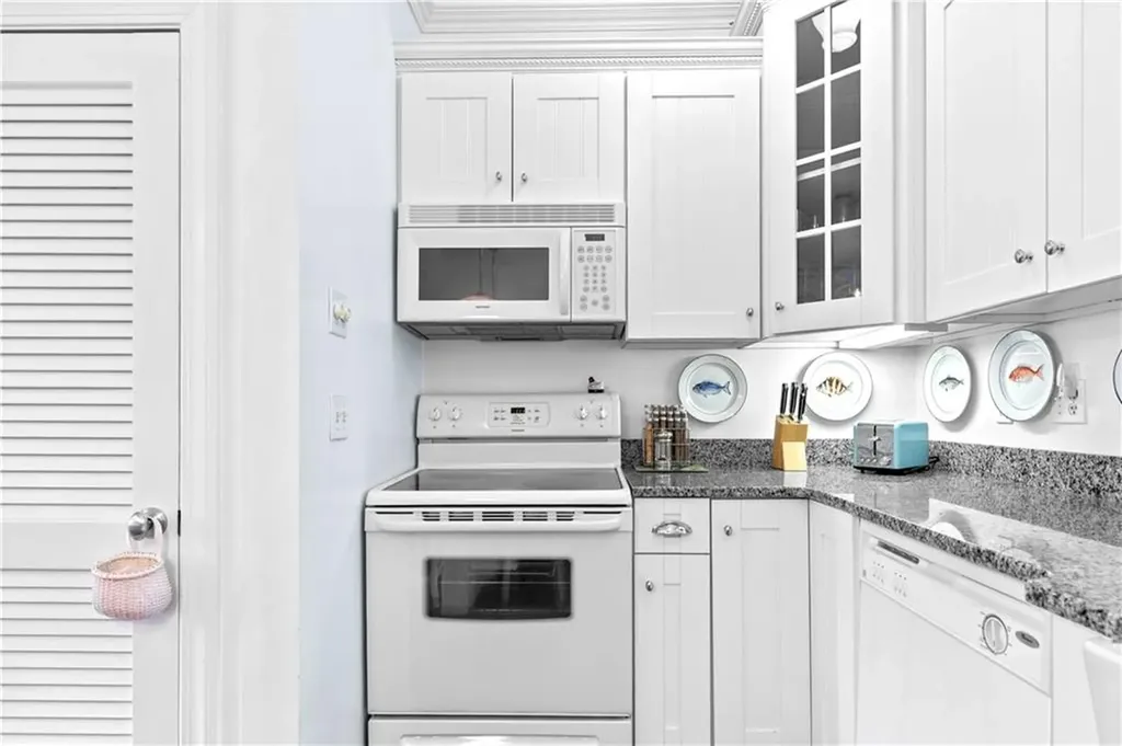 97 Narragansett Avenue Newport RI 02840