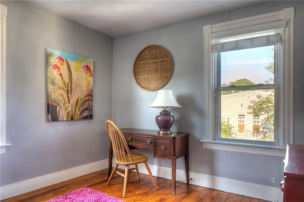 98 100 John Street Newport RI 02840