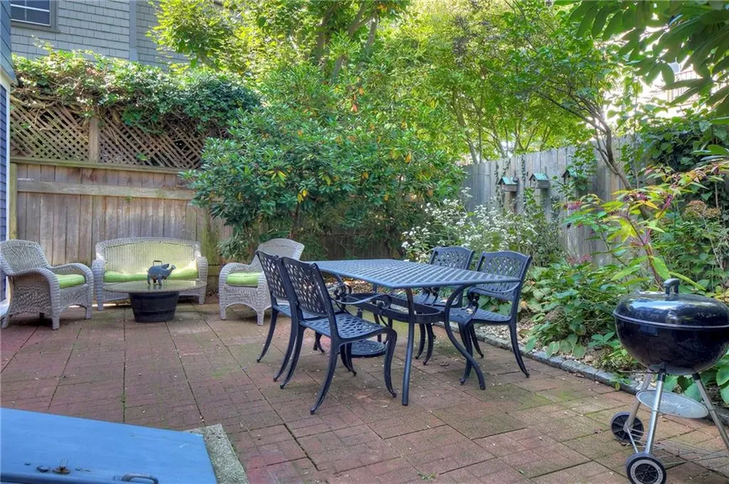 98 100 John Street Newport RI 02840