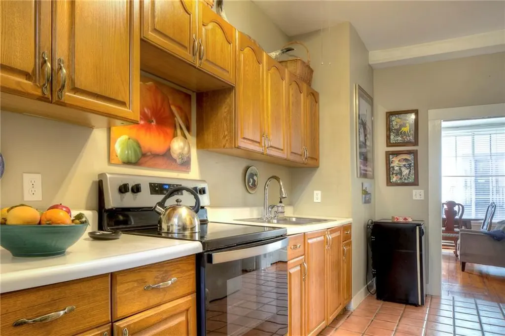 98 100 John Street Newport RI 02840