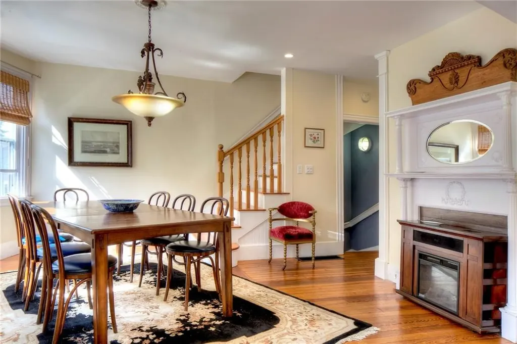 98 100 John Street Newport RI 02840