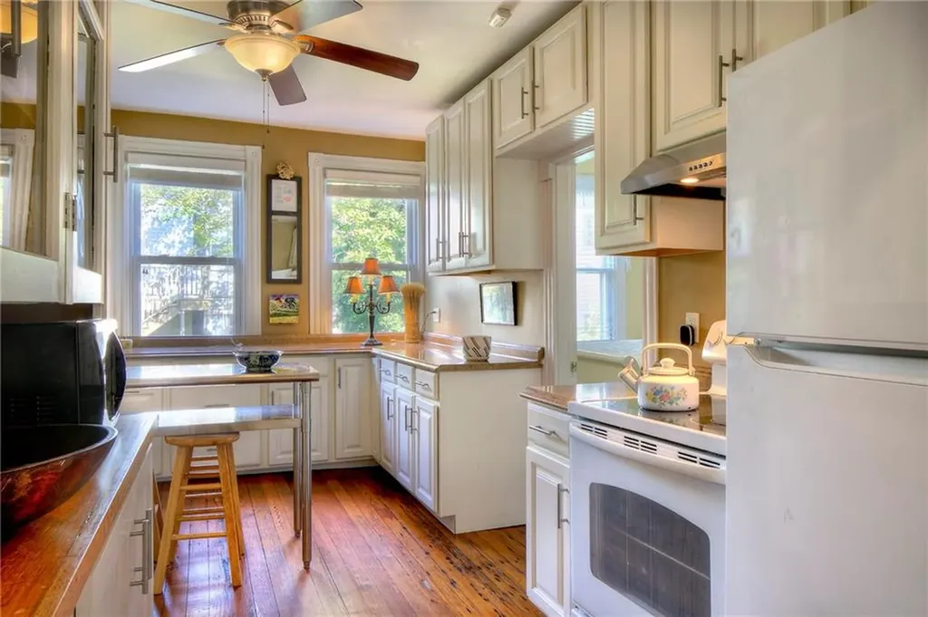 98 100 John Street Newport RI 02840
