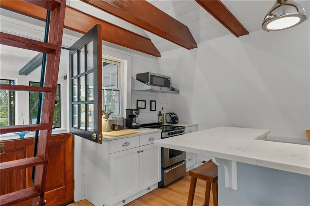 99 Coggeshall Avenue Newport RI 02840