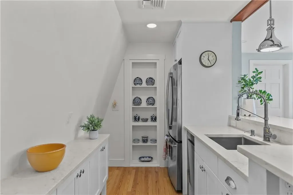 99 Coggeshall Avenue Newport RI 02840
