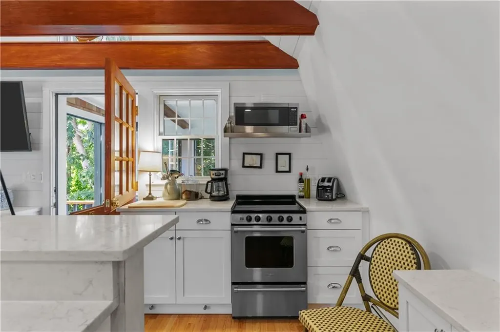 99 Coggeshall Avenue Newport RI 02840