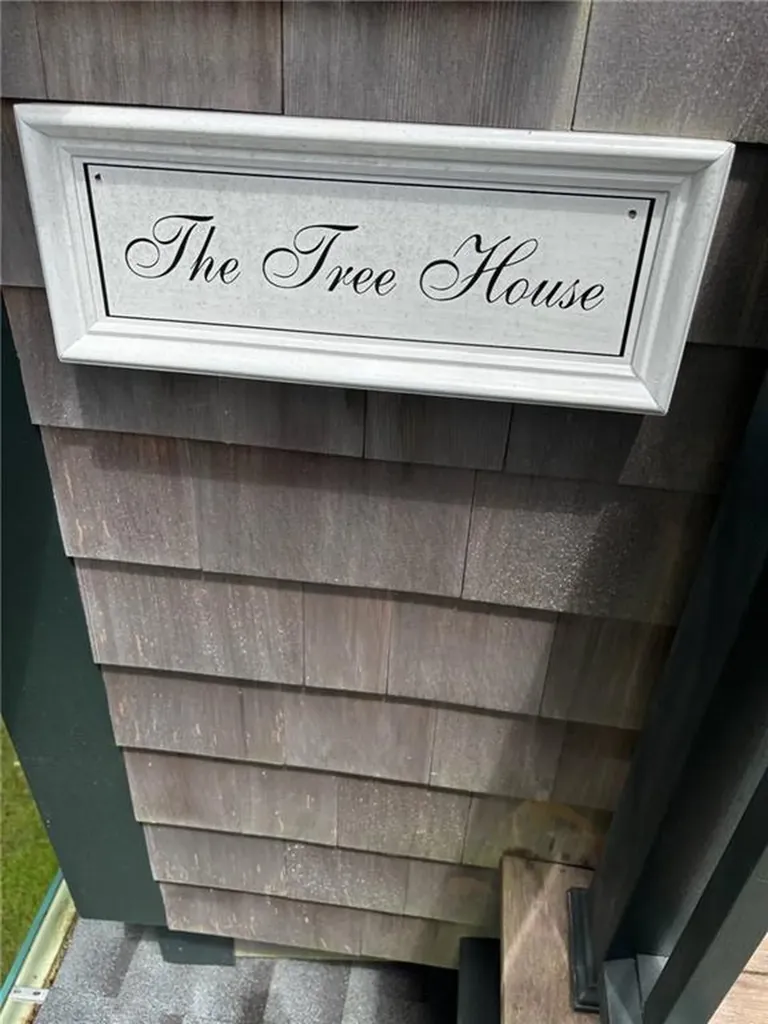 99 Coggeshall Avenue Newport RI 02840