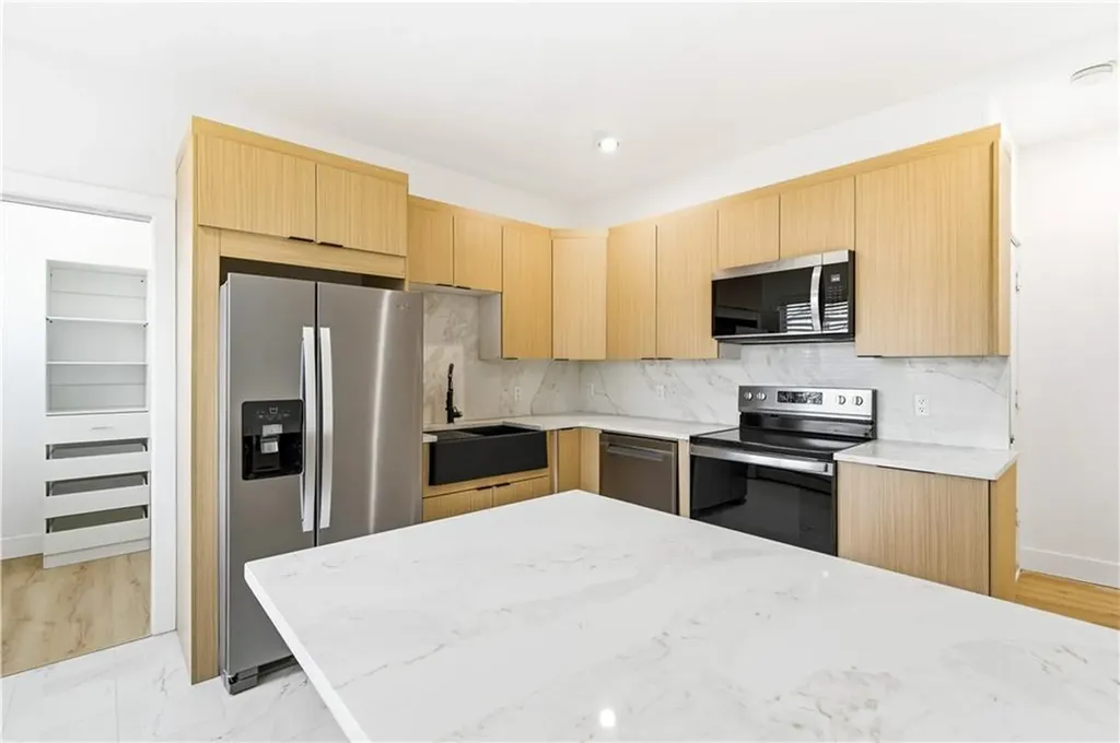 170 Broadway Providence RI 02903