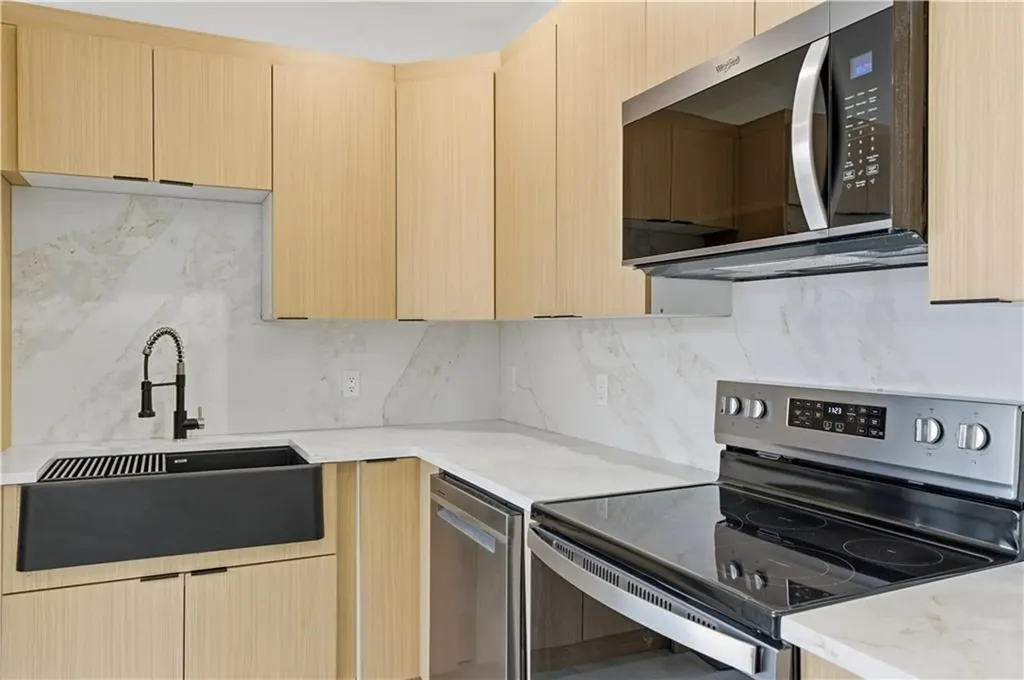 170 Broadway Providence RI 02903