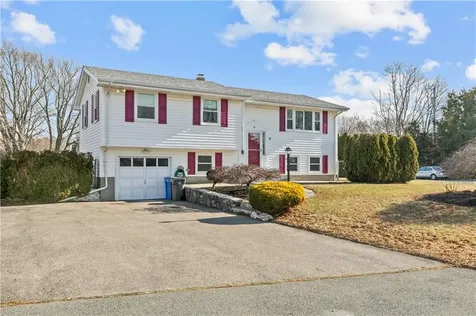 4 Weetamoe Road Middletown RI 02842