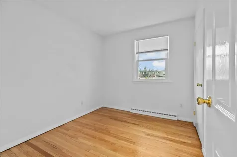 4 Weetamoe Road Middletown RI 02842