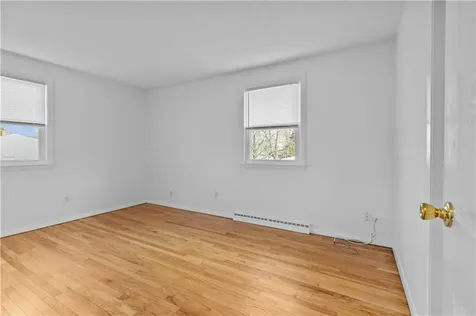 4 Weetamoe Road Middletown RI 02842