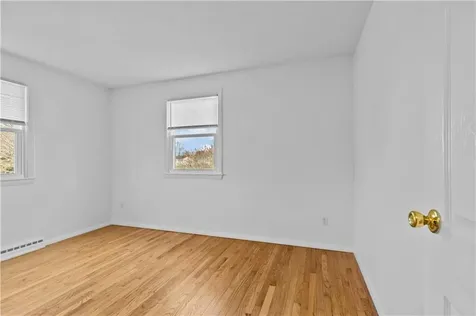 4 Weetamoe Road Middletown RI 02842