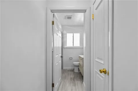 4 Weetamoe Road Middletown RI 02842