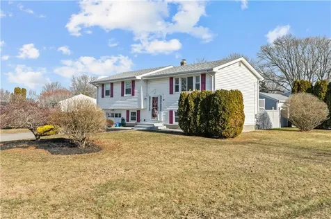 4 Weetamoe Road Middletown RI 02842