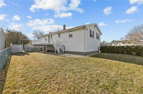 4 Weetamoe Road Middletown RI 02842